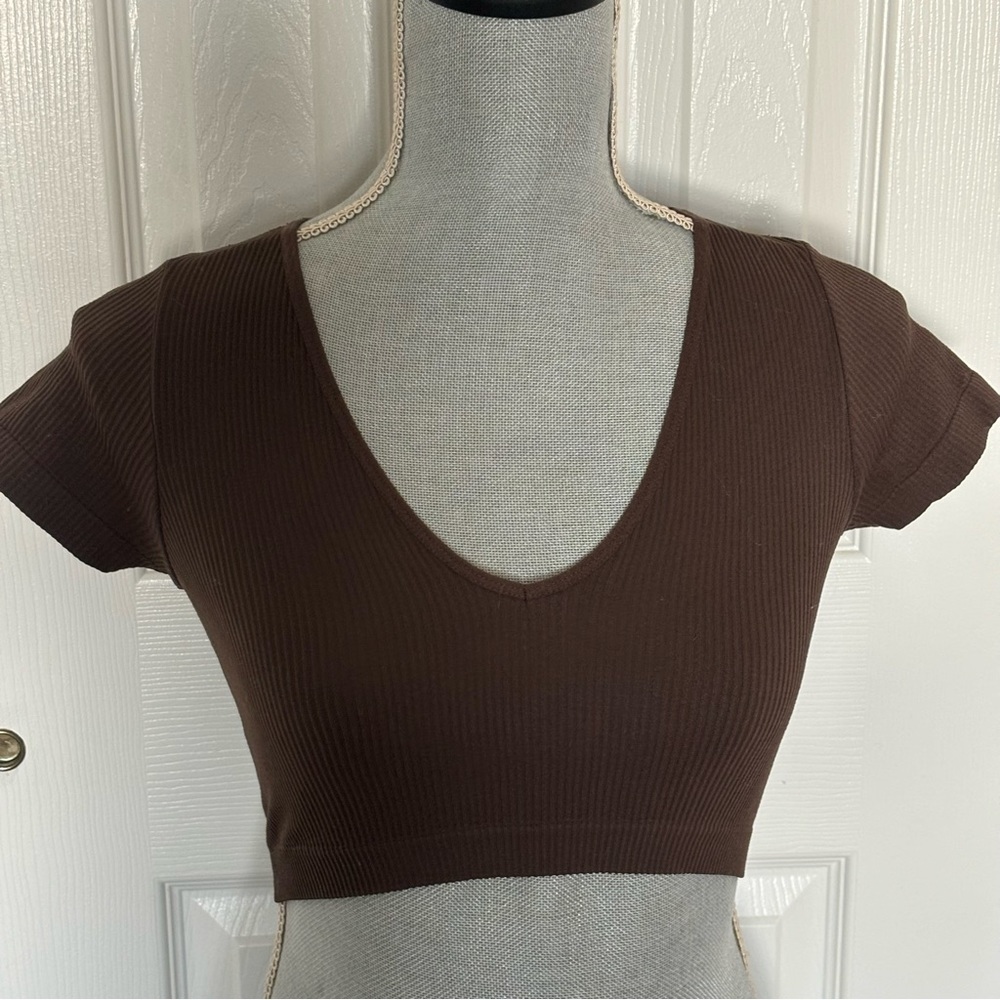 GARAGE BROWN RIBBED CROP STRETCHY GOING OUT TOP SIZE S